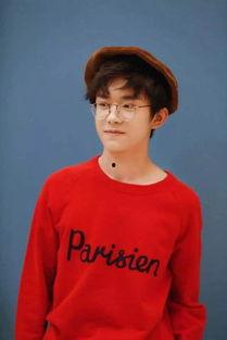 易烊千玺吃瓜娱乐圈